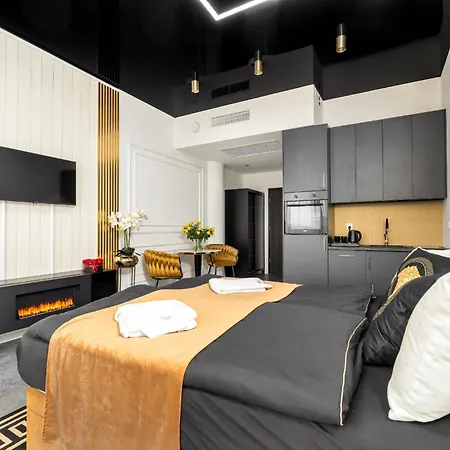 Hanza Tower Gold Angel *