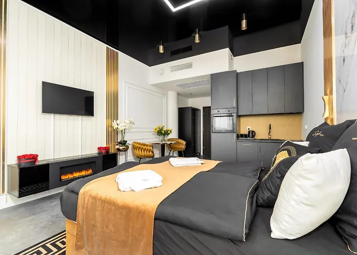 Hanza Tower Gold Angel *