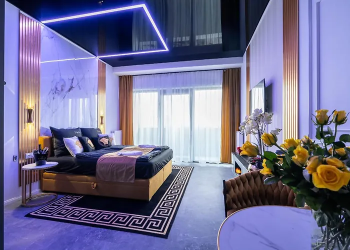 Hanza Tower Gold Angel *